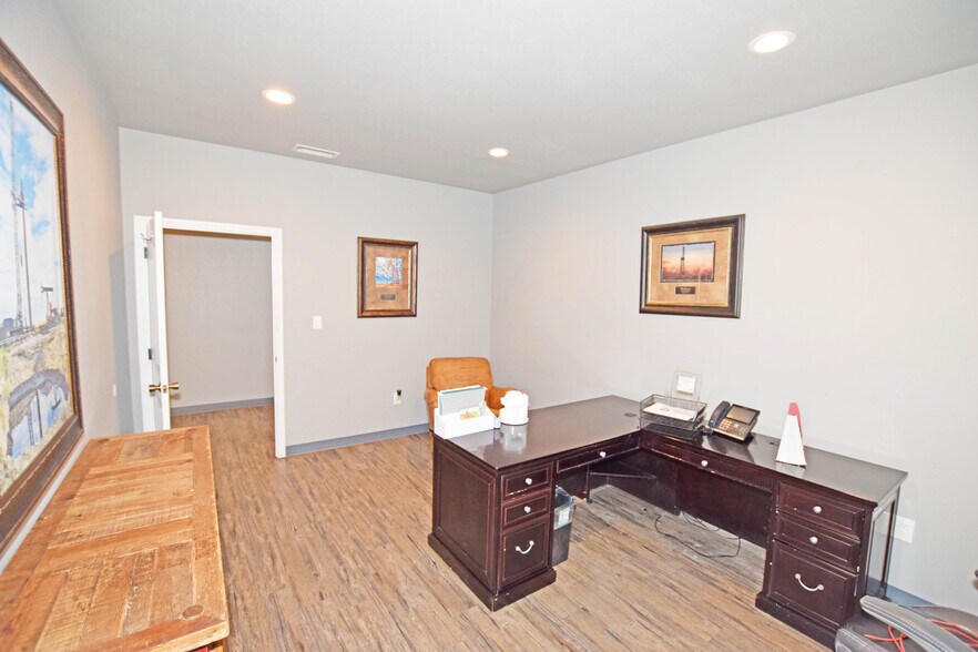 More Photos Of 10503 W County Rd 72, Midland Warehouse For Lease