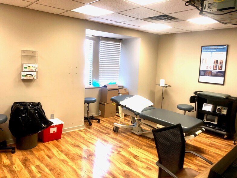 More Photos Of 1701-1703 S Broad St, Philadelphia Medical For Lease