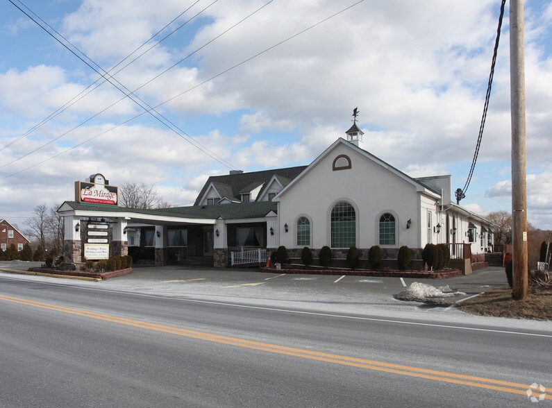 Primary Photo Of 423 Broadway, Ulster Park Restaurant For Sale