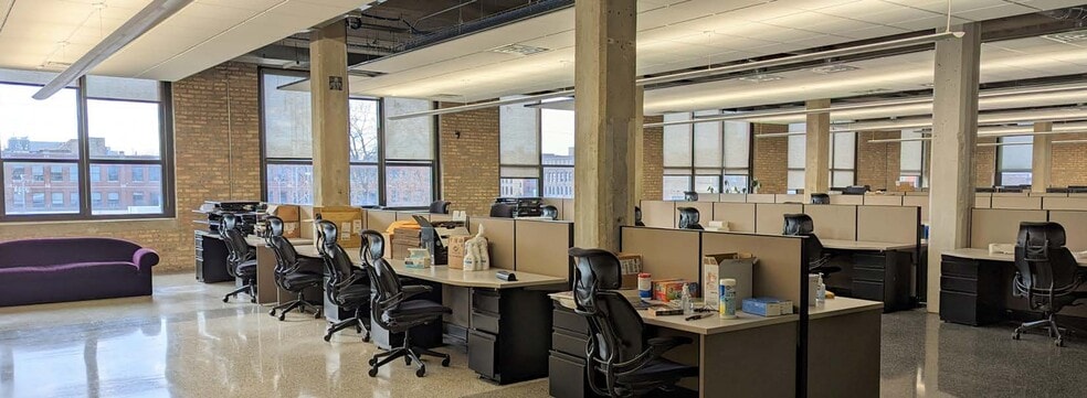 More Photos Of 1900 W Kinzie St, Chicago Light Distribution For Sale