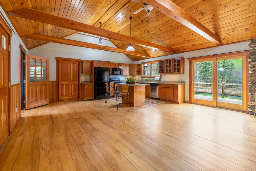 More Photos Of 49 Vermont 12, Pomfret General Retail For Sale