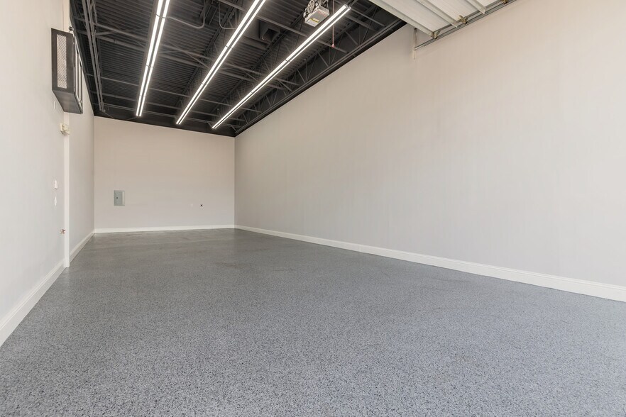 More Photos Of 3088 W International Speedway Blvd, Daytona Beach Self Storage For Sale