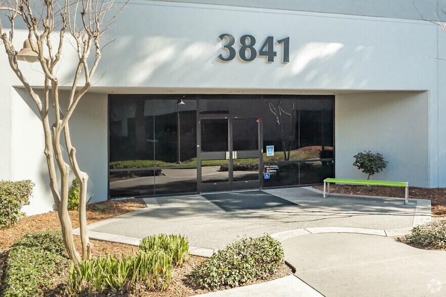 More Photos Of 3841 N Freeway Blvd, Sacramento Office For Lease