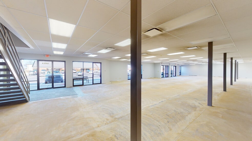 More Photos Of 2401 Directors Row, Indianapolis Unknown For Lease