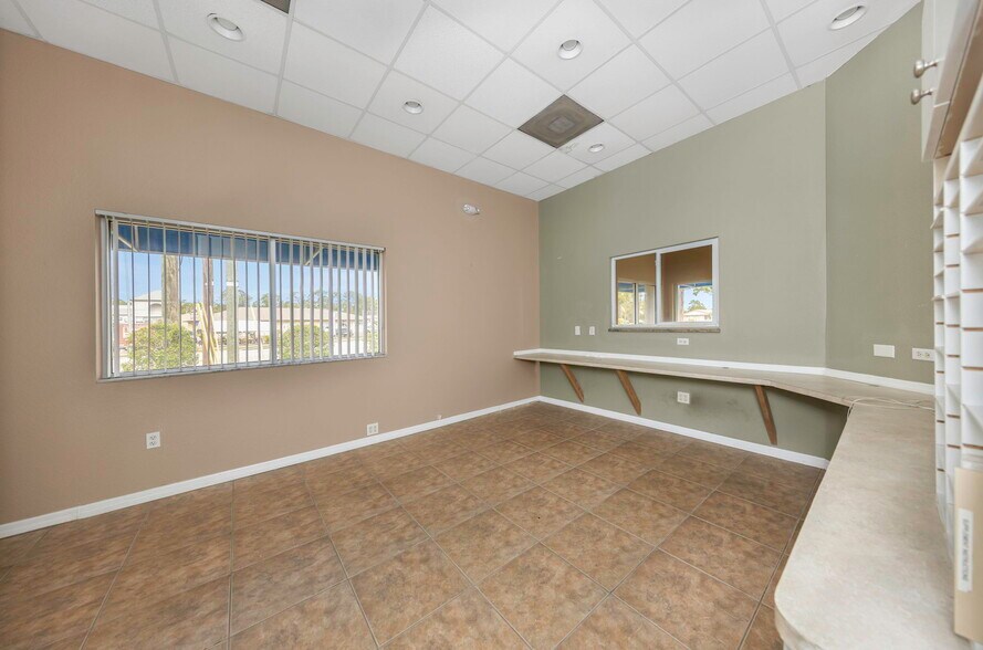 More Photos Of 655 N Indiana Ave, Englewood Medical For Sale