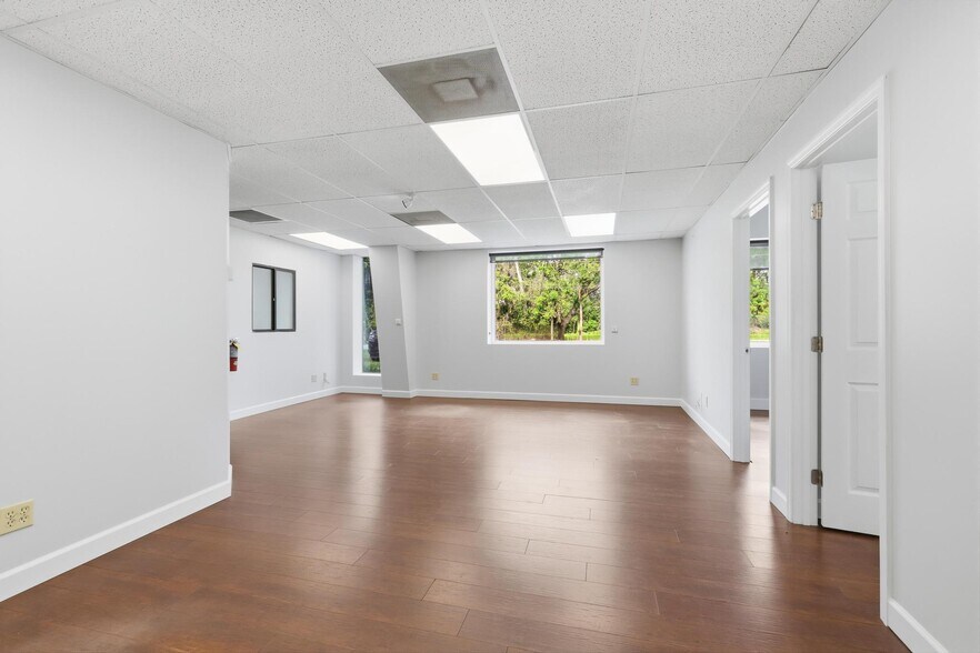 More Photos Of 623 Pleasant St, Lake Helen Flex For Lease