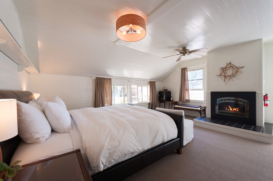 More Photos Of 2579 W Shore Dr, Lummi Island Hotel For Sale
