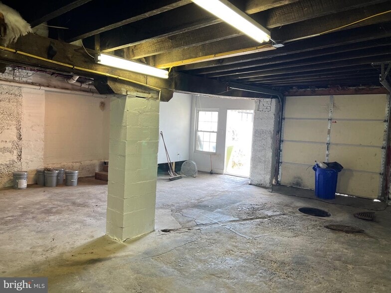 More Photos Of 1880 W Market St, York Storefront Retail Office For Sale