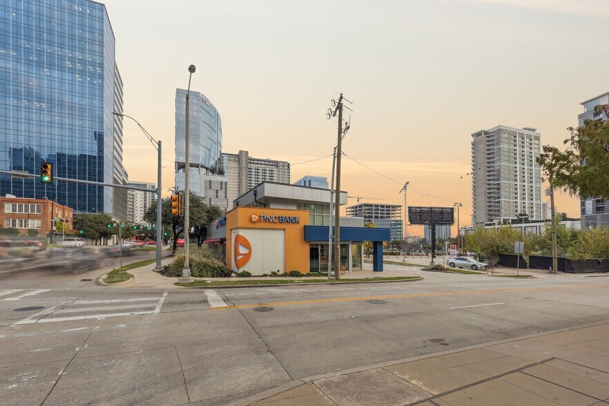 More Photos Of 2635 Harry Hines Blvd, Dallas Bank For Sale