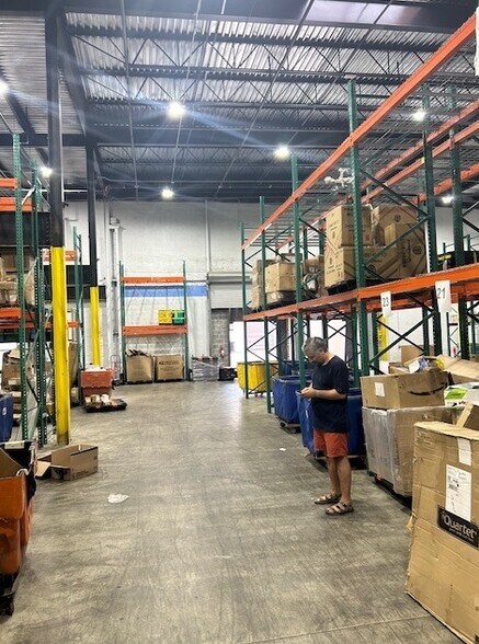 More Photos Of 356-362 Getty Ave, Clifton Warehouse For Lease