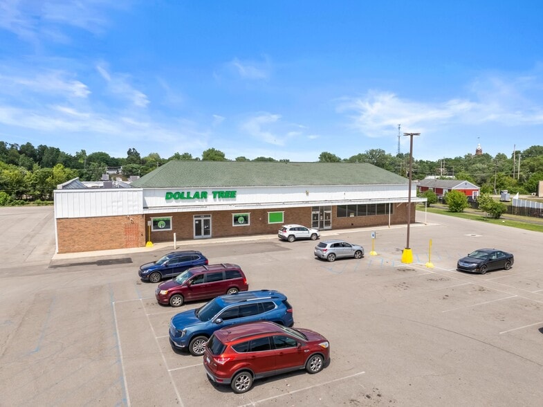 Primary Photo Of 408 W Maumee St, Adrian Convenience Store For Sale