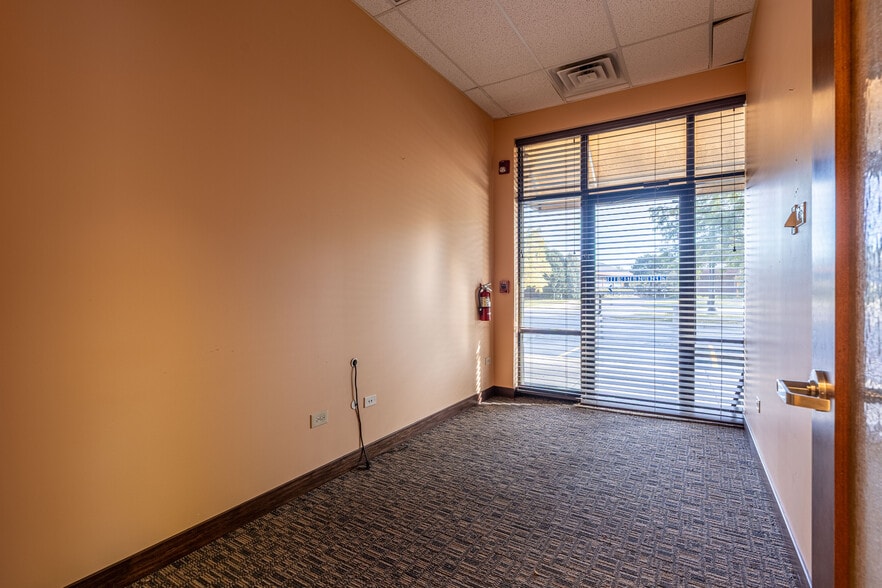 More Photos Of 644 Sheridan Rd, Winthrop Harbor Unknown For Lease