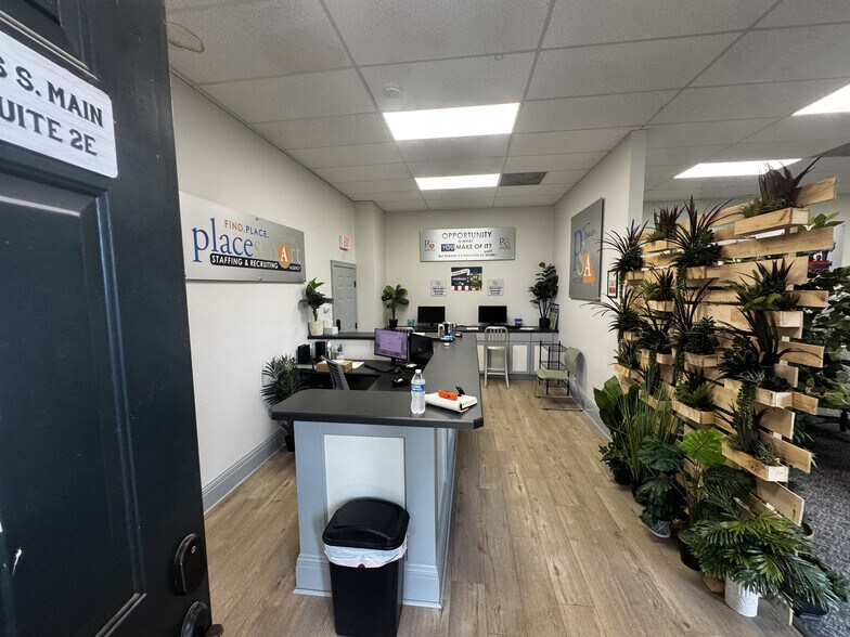 More Photos Of 136 S Main St, Saint Charles Storefront Retail Office For Lease