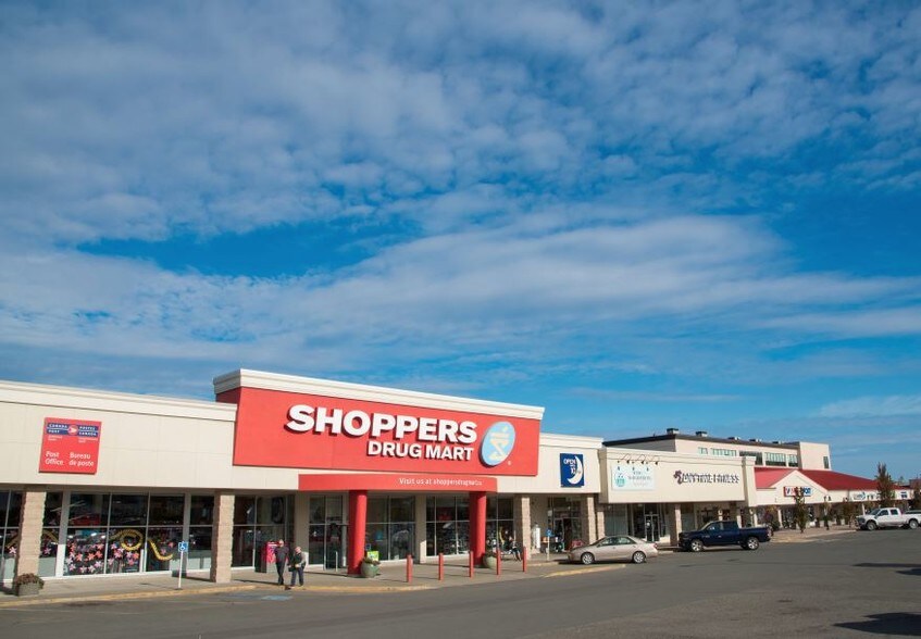 More Photos Of 1111 Shoppers Row, Campbell River General Retail For Lease