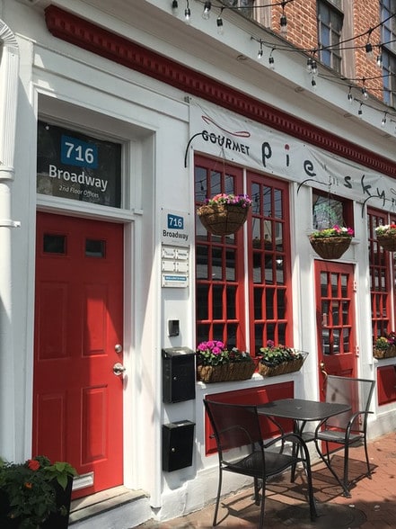 More Photos Of 716 S Broadway, Baltimore Storefront For Lease