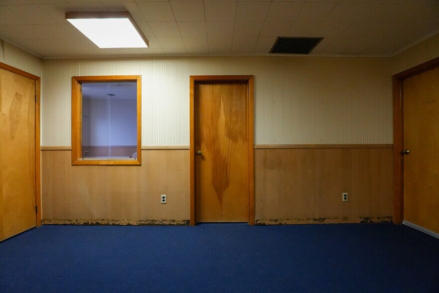 More Photos Of 277 Division St N, North Tonawanda Office For Sale