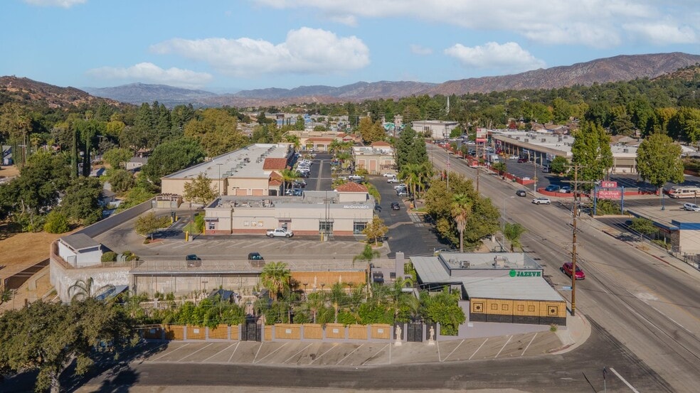More Photos Of 6500 Foothill Blvd, Tujunga Restaurant For Sale