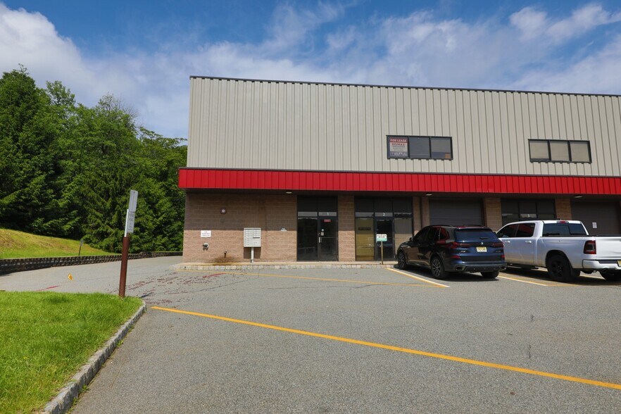 More Photos Of 999 Willow Grove St, Hackettstown Warehouse For Lease