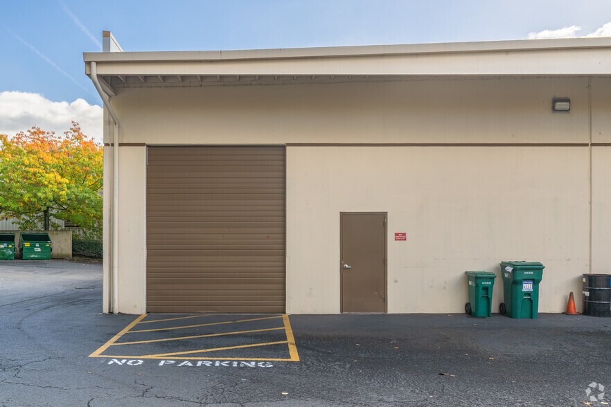 More Photos Of 14200 SE 98th Ct, Clackamas Light Manufacturing For Lease