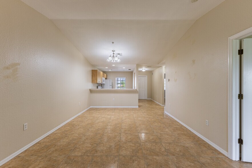 More Photos Of 1328 SE 8th Ave, Cape Coral Multifamily For Sale