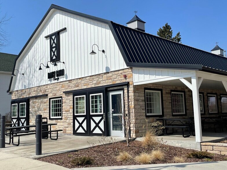 More Photos Of 121 Main St, Oswego Restaurant For Lease