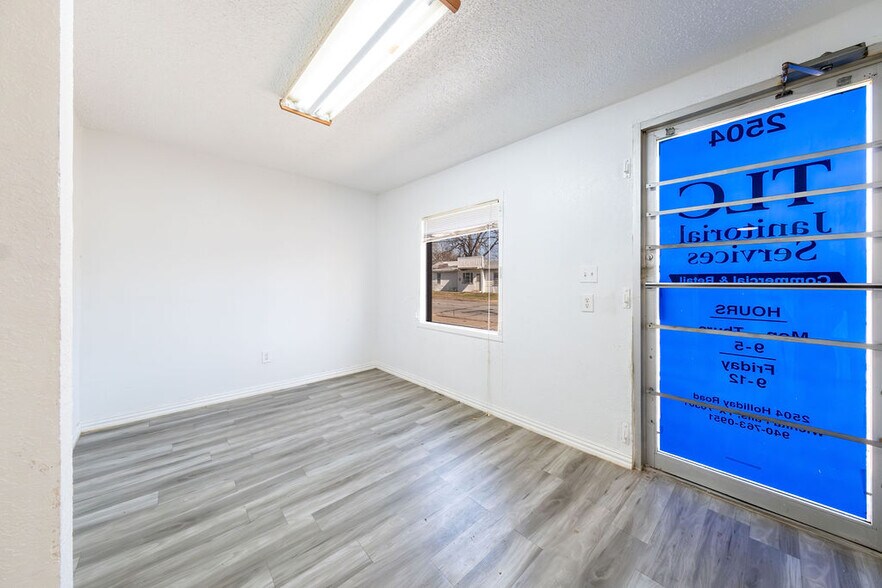 More Photos Of 2504 Holliday Rd, Wichita Falls Office For Sale
