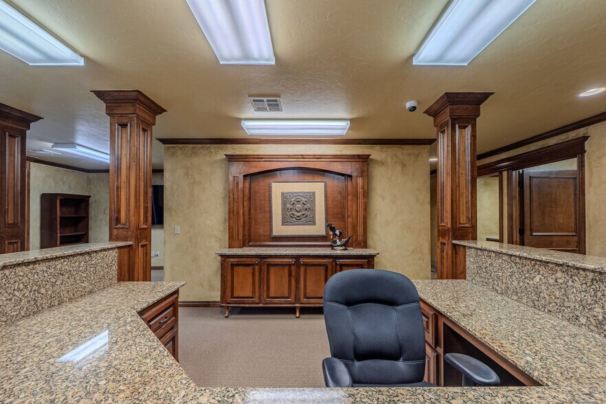 More Photos Of 1530 SW 89th St, Oklahoma City Office For Sale