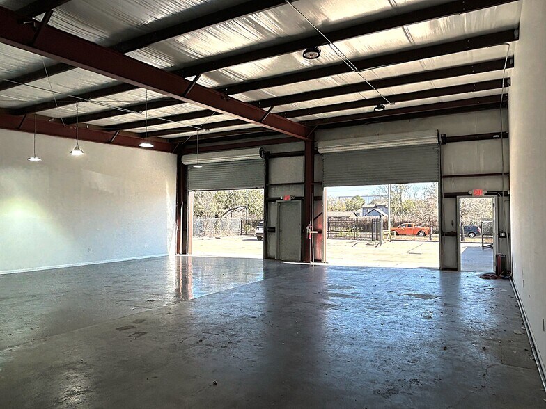 More Photos Of 4503 Gessner Rd, Houston Freestanding For Lease