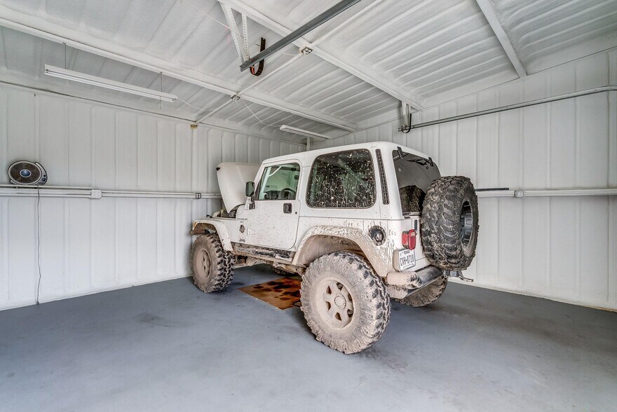 More Photos Of 13300 Cleburne Hwy, Cresson Industrial For Sale