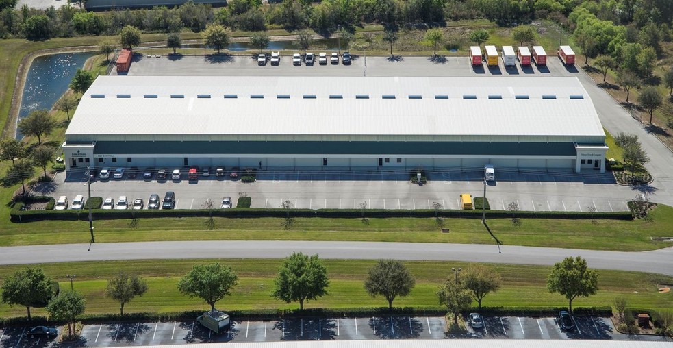 Primary Photo Of 5030 Gateway Blvd, Lakeland Warehouse For Lease