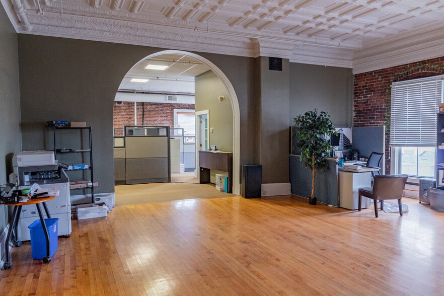 More Photos Of 496-498 Congress St, Portland Storefront Retail Office For Sale