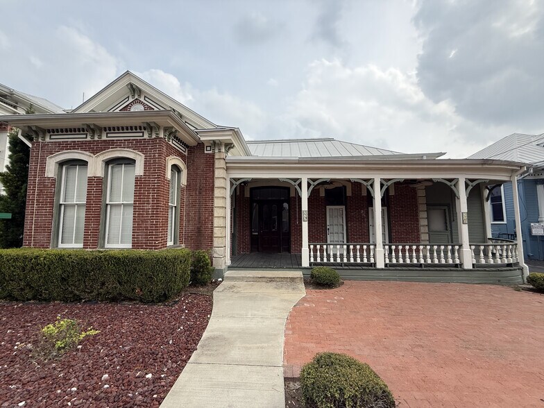 Primary Photo Of 926 S Alamo St, San Antonio Storefront Retail Office For Lease