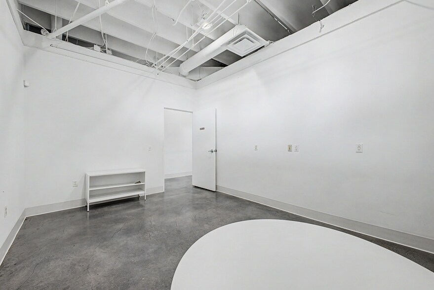More Photos Of 4750 N Central Ave, Phoenix General Retail For Lease