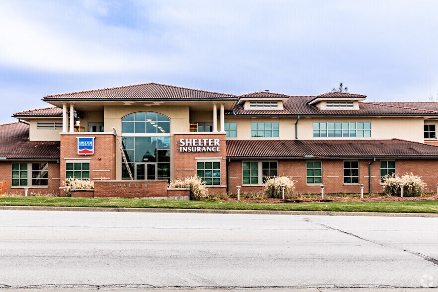 More Photos Of 4901 NE Lakewood Way, Lee's Summit Office For Sale
