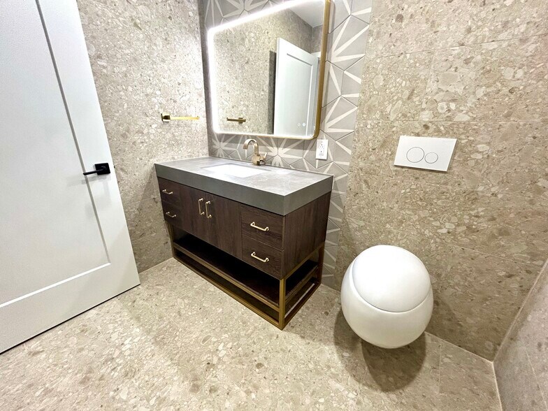 More Photos Of 32-34 S Strawberry St, Philadelphia Loft Creative Space For Sale