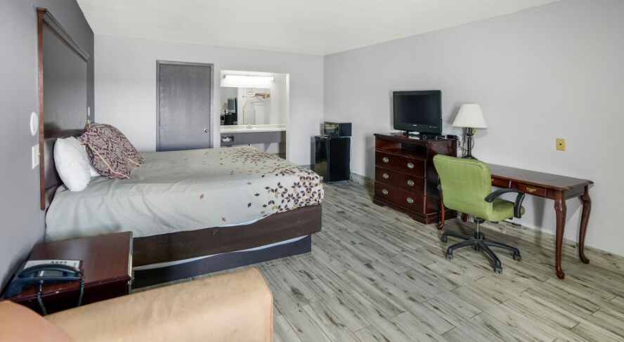 More Photos Of 2701 S Burleson Blvd, Burleson Hotel For Sale