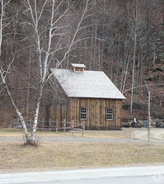 More Photos Of 942 Rt-22, Eagle Bridge Freestanding For Sale