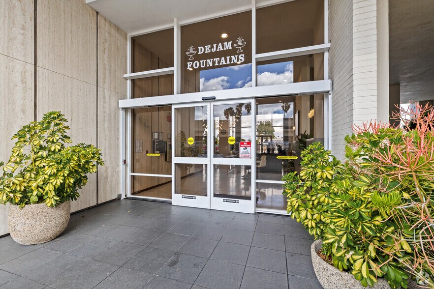 More Photos Of 15720 Ventura Blvd, Encino Office For Lease