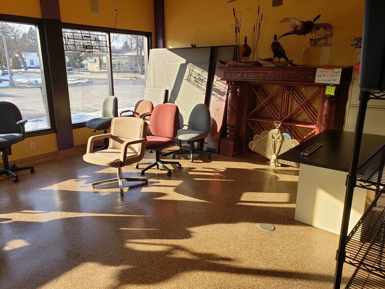 More Photos Of 431 Broad St, Lake Geneva Convenience Store For Sale