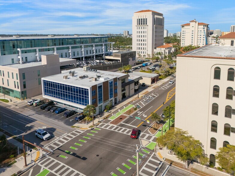 More Photos Of 2070-2074 Ringling Blvd, Sarasota Storefront Retail Office For Lease