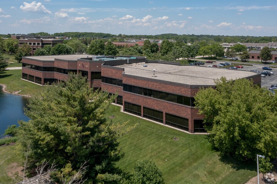 More Photos Of 300 N Patrick Blvd, Brookfield Office For Lease