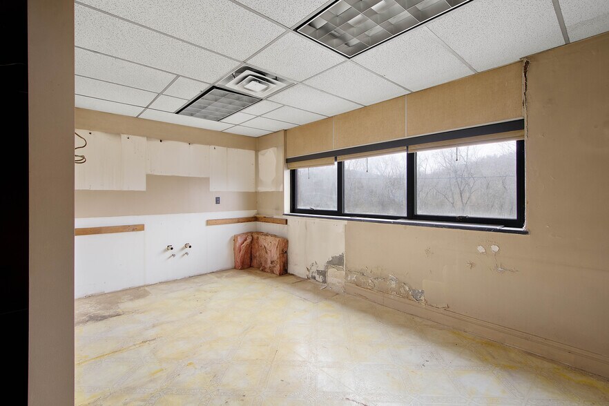 More Photos Of 838 Joffre Cherry Valley Rd, Burgettstown Self Storage For Sale