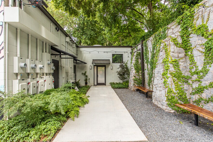 More Photos Of 714 Moreland Ave SE, Atlanta Storefront Retail Office For Lease
