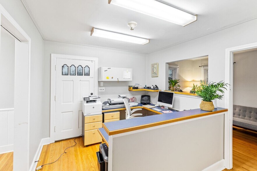 More Photos Of 1534 Poplar Level Rd, Louisville Office For Sale