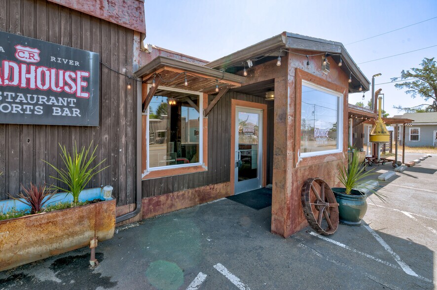 More Photos Of 780-782 US 101, Chinook Restaurant For Sale