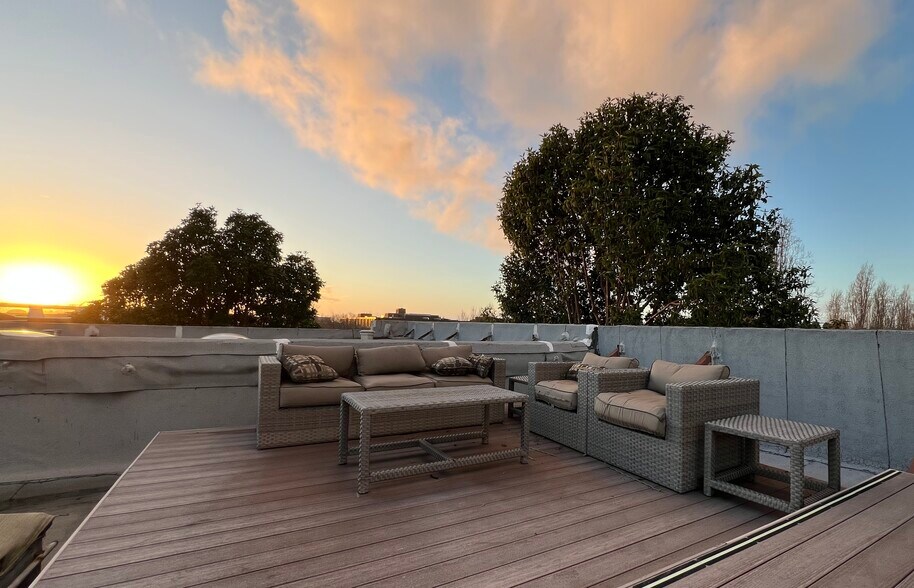 More Photos Of 1175-1195 Park Ave, Emeryville Showroom For Lease