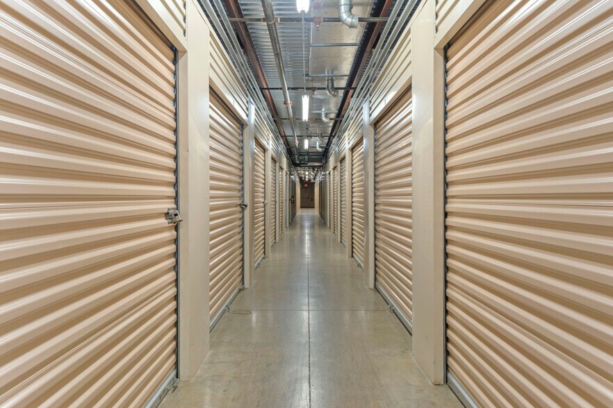 More Photos Of 2908 Mahan Dr, Tallahassee Self Storage For Sale