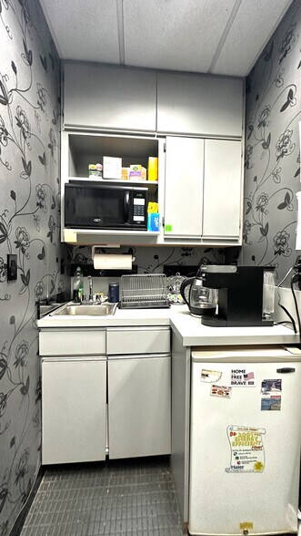 More Photos Of 1991 Smith St, Merrick Medical For Sale