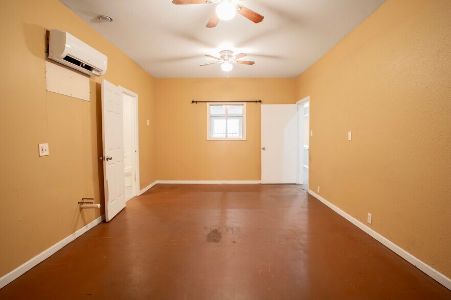More Photos Of 910 Brenda St, Houston Warehouse For Sale