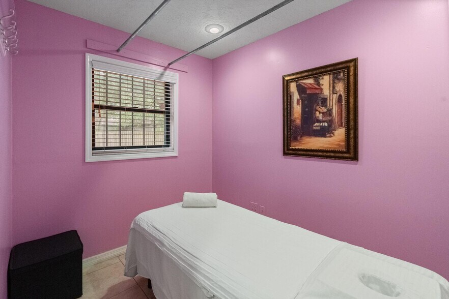 More Photos Of 4900 N 33rd Ave, Saint Petersburg Medical For Sale